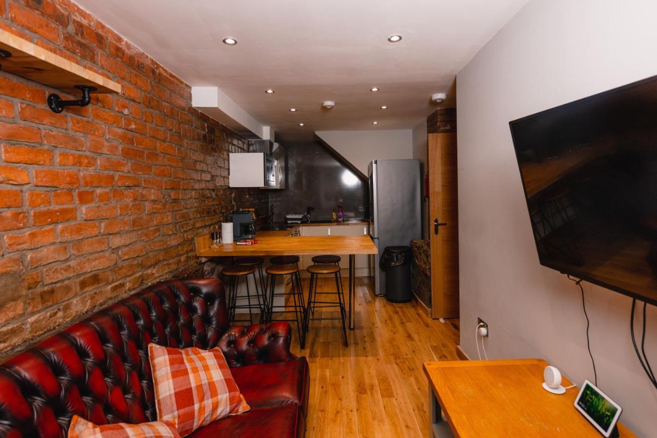 Superb Luxury Quality Central On Canal *