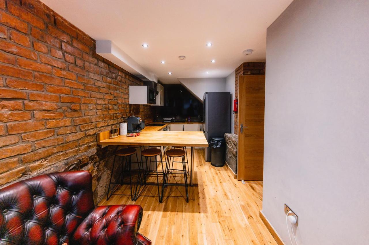 Superb Luxury Quality Central On Canal Apartment Edinburgh